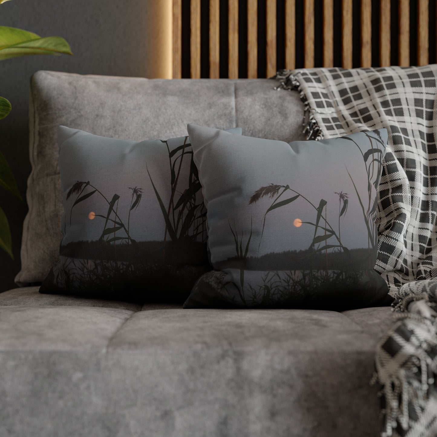 Tyynynpäällinen kesäyön kuu