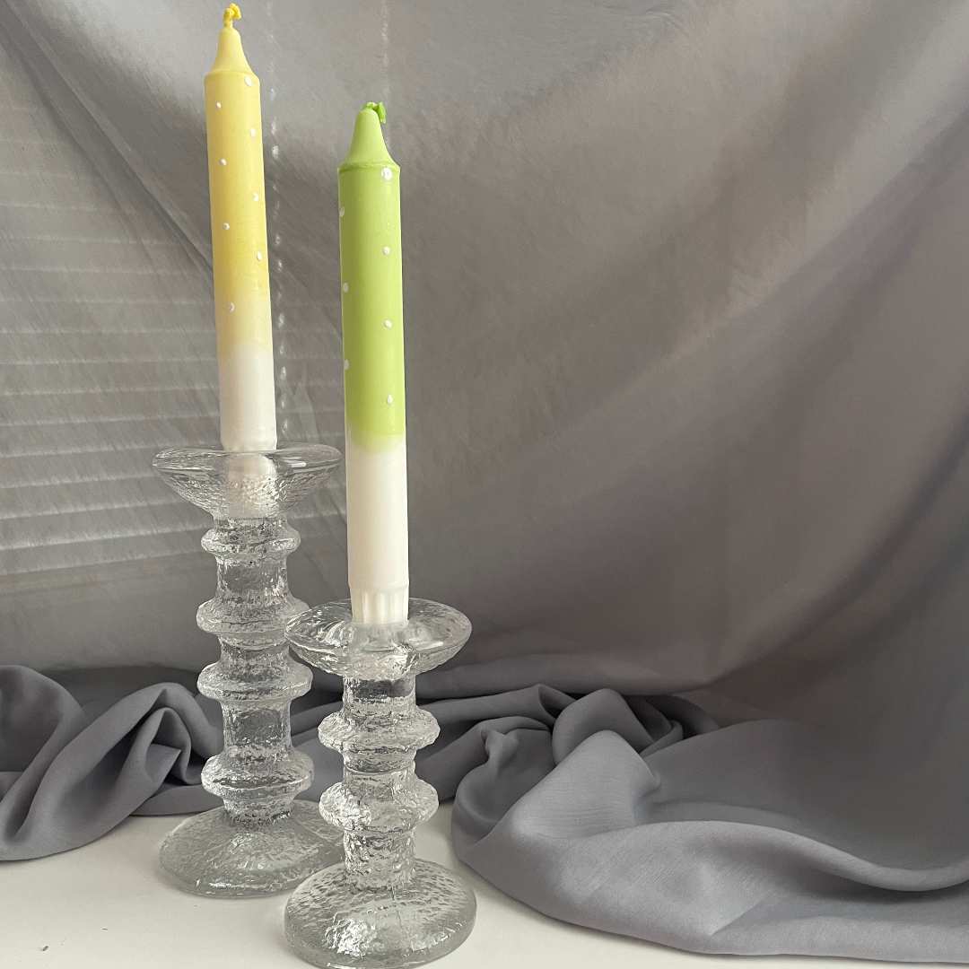 Kaksi kynttilää kynttilänjalassa | Kaikkea Kaunista