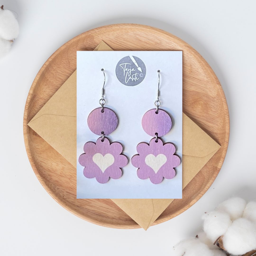 Lilat kukkasydänkorvakorut | Kaikkea Kaunista
