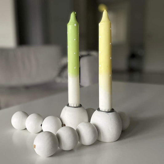 Kaksi kynttilää pöydällä | Kaikkea Kaunista